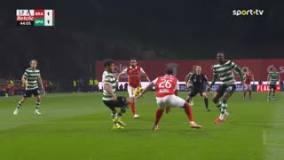Sporting, Penálti, Arrey-Mbi aos 44'