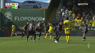 Tondela, Jogada, J. Siebatcheu aos 17'