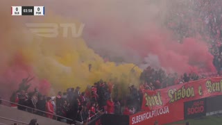 Jogo interrompido devido ao muito fumo na Luz