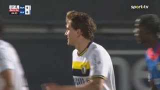 Famalicão, Jogada, van de Looi aos 47'