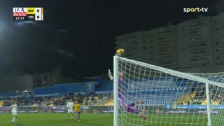 Estoril, Jogada, J. Holsgrove aos 68'