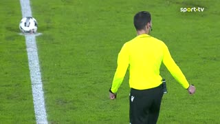 Caldas cumpriu um minuto de protesto em que os jogadores permaneceram imóveis no relvado