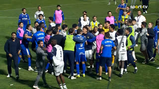 Grande confusão após o apito final